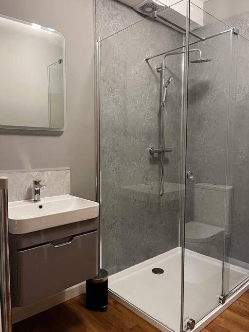 Modern Ground Floor Apartment Todmorden Dış mekan fotoğraf